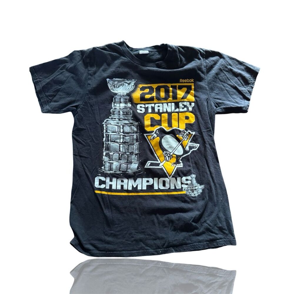 Reebok Men's M Pittsburgh Penguins 2017 Stanley Cup Champions T-Shirt